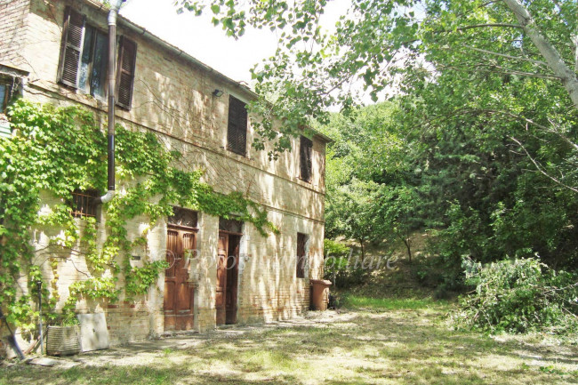 Casa colonica in vendita a Fermo