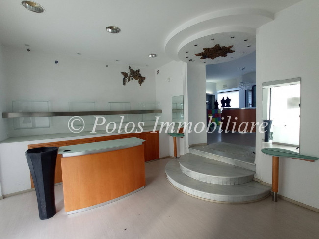 Locale commerciale in vendita a Porto San Giorgio