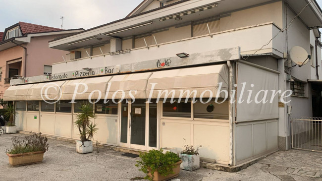 Locale commerciale in vendita a Fermo