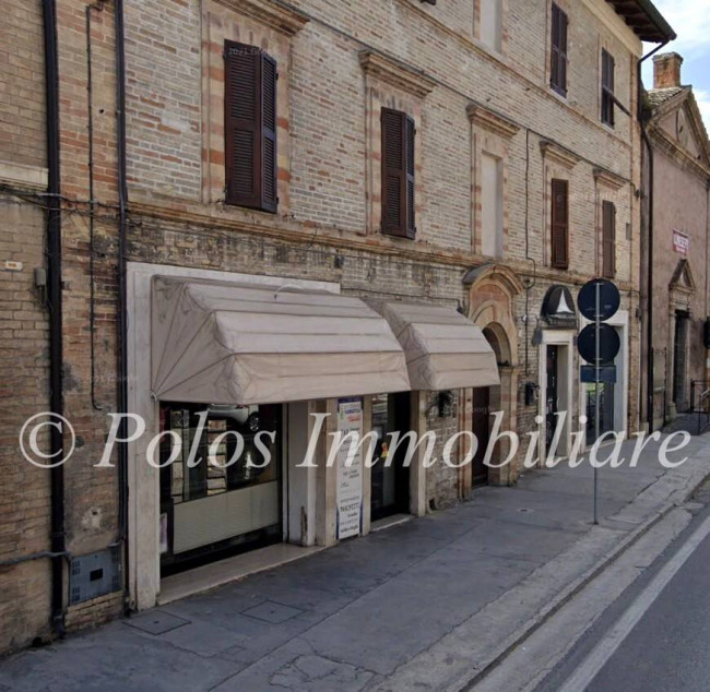 Locale commerciale in affitto a Porto San Giorgio