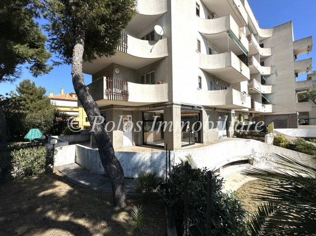 Locale commerciale in vendita a Fermo