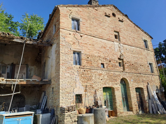 Casa colonica in vendita a Belmonte Piceno