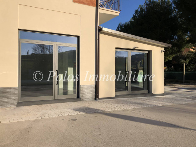 Locale commerciale in affitto a Fermo
