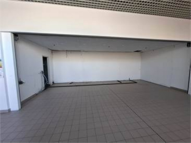 Locale commerciale in affitto a Monfalcone