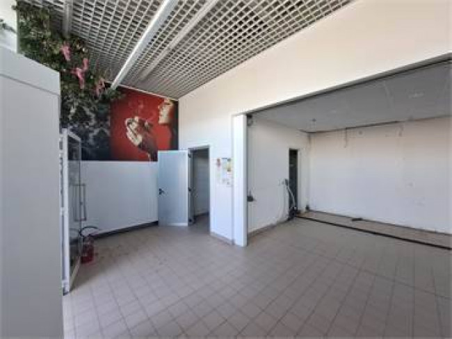 Locale commerciale in affitto a Monfalcone