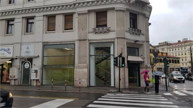 Locale commerciale in affitto a Trieste