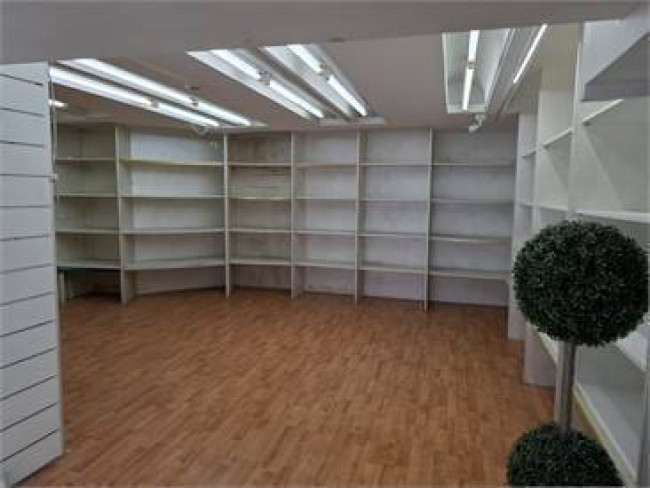 Locale commerciale in affitto a Trieste