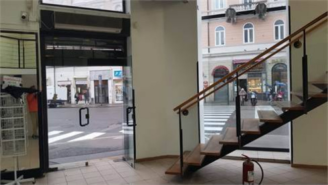 Locale commerciale in affitto a Trieste