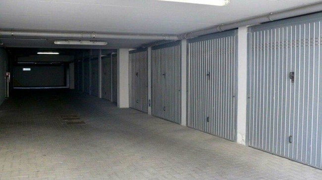 Box - Garage  in <br/> affitto a Trieste