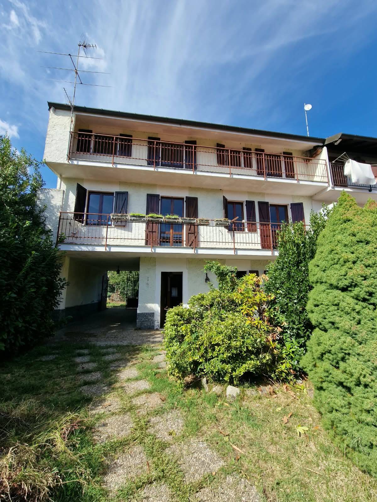 Casa Indipendente a Agrate Conturbia