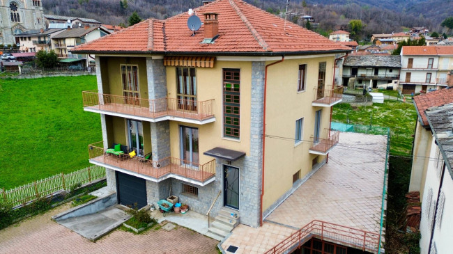 Villa Bifamiliare in Vendita a Giaveno