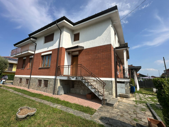 Villa Bifamiliare in Vendita a Caselle Torinese
