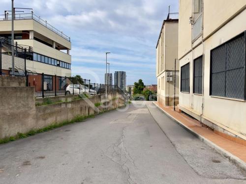 Locale commerciale in affitto a Salerno
