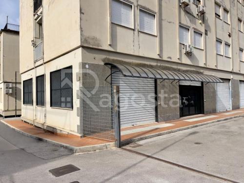 Locale commerciale in affitto a Salerno