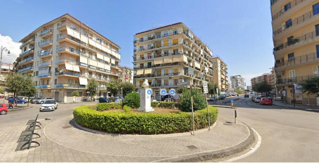 Locale commerciale in vendita a Salerno