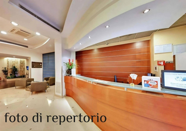 Edificio commerciale o terziario in vendita a Capaccio