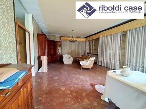 Villa in vendita a Carugo