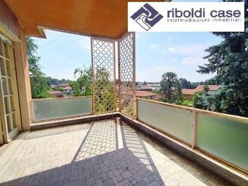 Villa in vendita a Carugo
