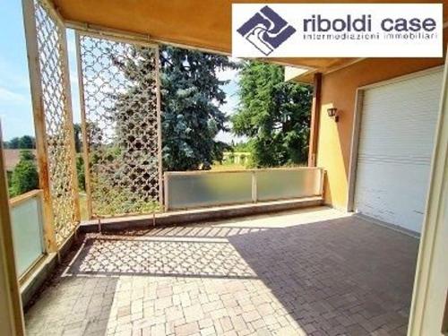 Villa in vendita a Carugo
