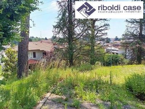 Villa in vendita a Carugo