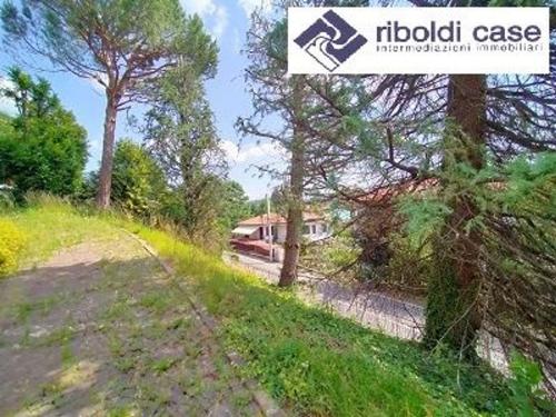Villa in vendita a Carugo