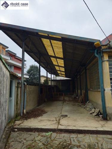Capannone in vendita a Besana in Brianza