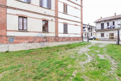 Edificio commerciale o terziario in vendita a Besana in Brianza