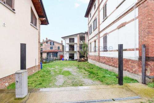 Edificio commerciale o terziario in vendita a Besana in Brianza