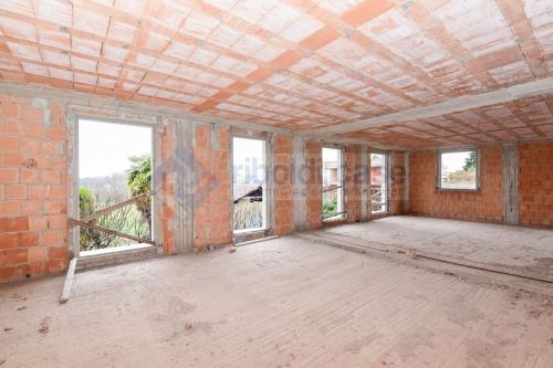 Edificio commerciale o terziario in vendita a Besana in Brianza