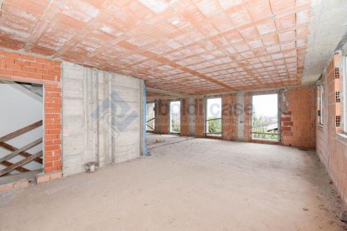 Edificio commerciale o terziario in vendita a Besana in Brianza