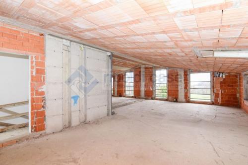 Edificio commerciale o terziario in vendita a Besana in Brianza