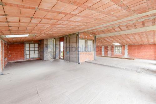Edificio commerciale o terziario in vendita a Besana in Brianza