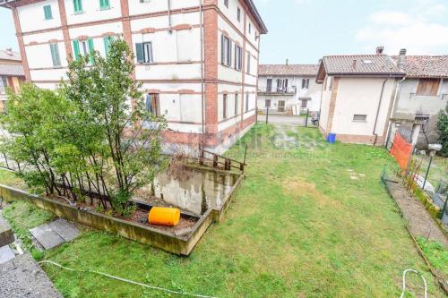 Edificio commerciale o terziario in vendita a Besana in Brianza