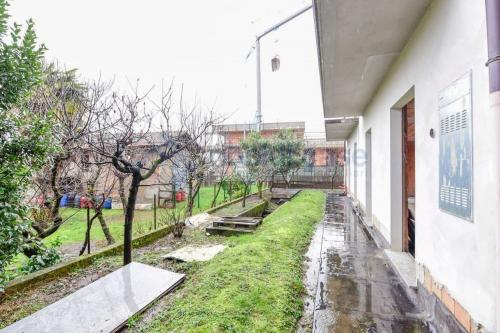 Edificio commerciale o terziario in vendita a Besana in Brianza