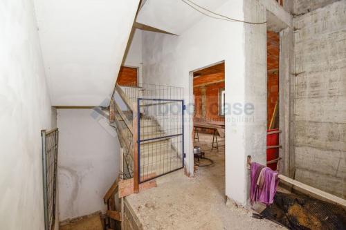 Edificio commerciale o terziario in vendita a Besana in Brianza
