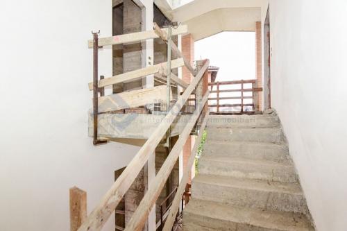 Edificio commerciale o terziario in vendita a Besana in Brianza