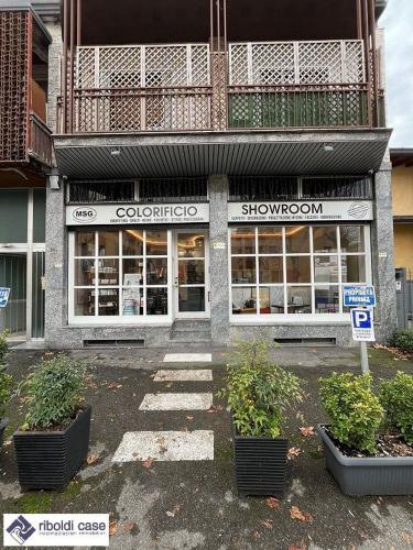Locale commerciale in vendita a Seregno