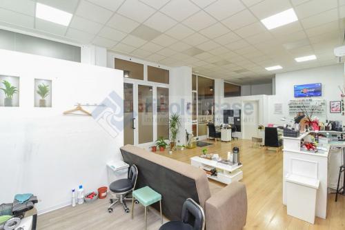 Locale commerciale in vendita a Seregno