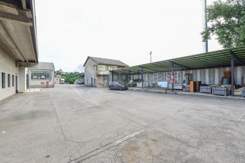 Capannone in vendita a Carate Brianza