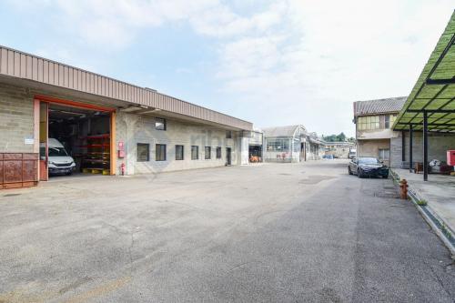 Capannone in vendita a Carate Brianza
