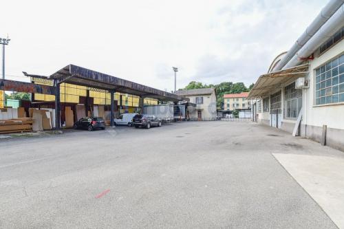 Capannone in vendita a Carate Brianza