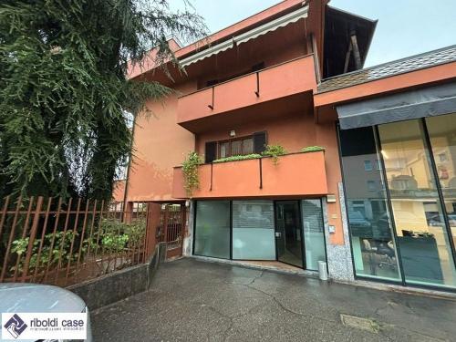 Locale commerciale in vendita a Seregno
