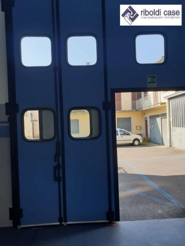 Capannone in vendita a Seregno