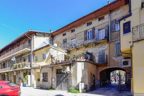 Edificio commerciale o terziario in vendita a Carate Brianza