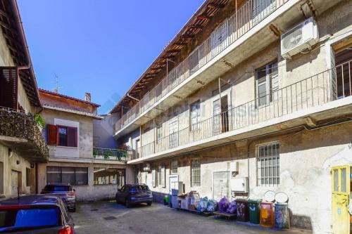 Edificio commerciale o terziario in vendita a Carate Brianza