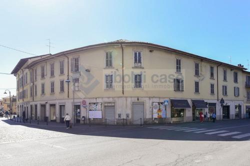 Edificio commerciale o terziario in vendita a Carate Brianza