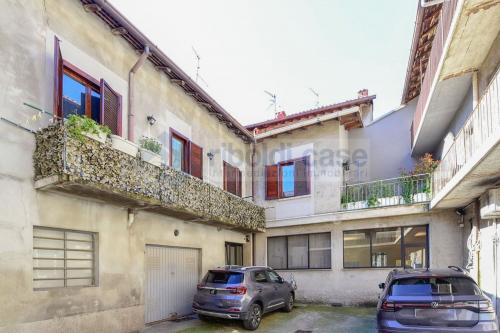 Edificio commerciale o terziario in vendita a Carate Brianza
