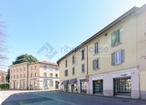 Edificio commerciale o terziario in vendita a Carate Brianza