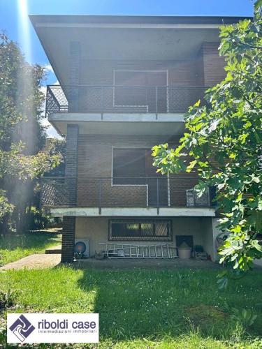 Villa in vendita a Besana in Brianza