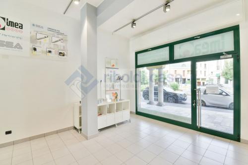 Locale commerciale in vendita a Lissone